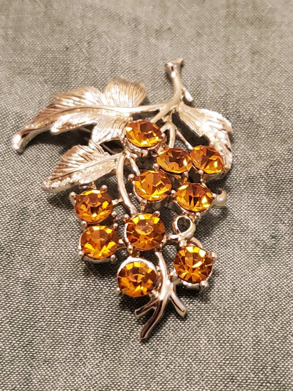 Vintage Signed Coro Pegasus Amber Rhinestone Grape Cluster Brooch Pin (1940s–50s
